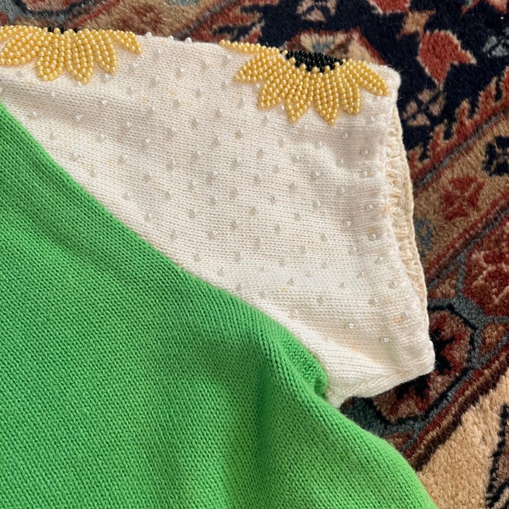 Vintage knit top button down sunflowers beaded green yellow crop blouse M - Picture 12 of 12